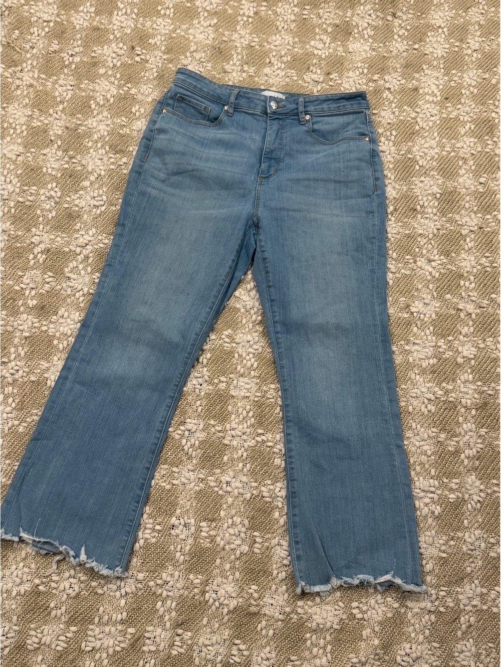 LOFT high-rise, ankle-length jeans with a subtle flare. Size 8/29